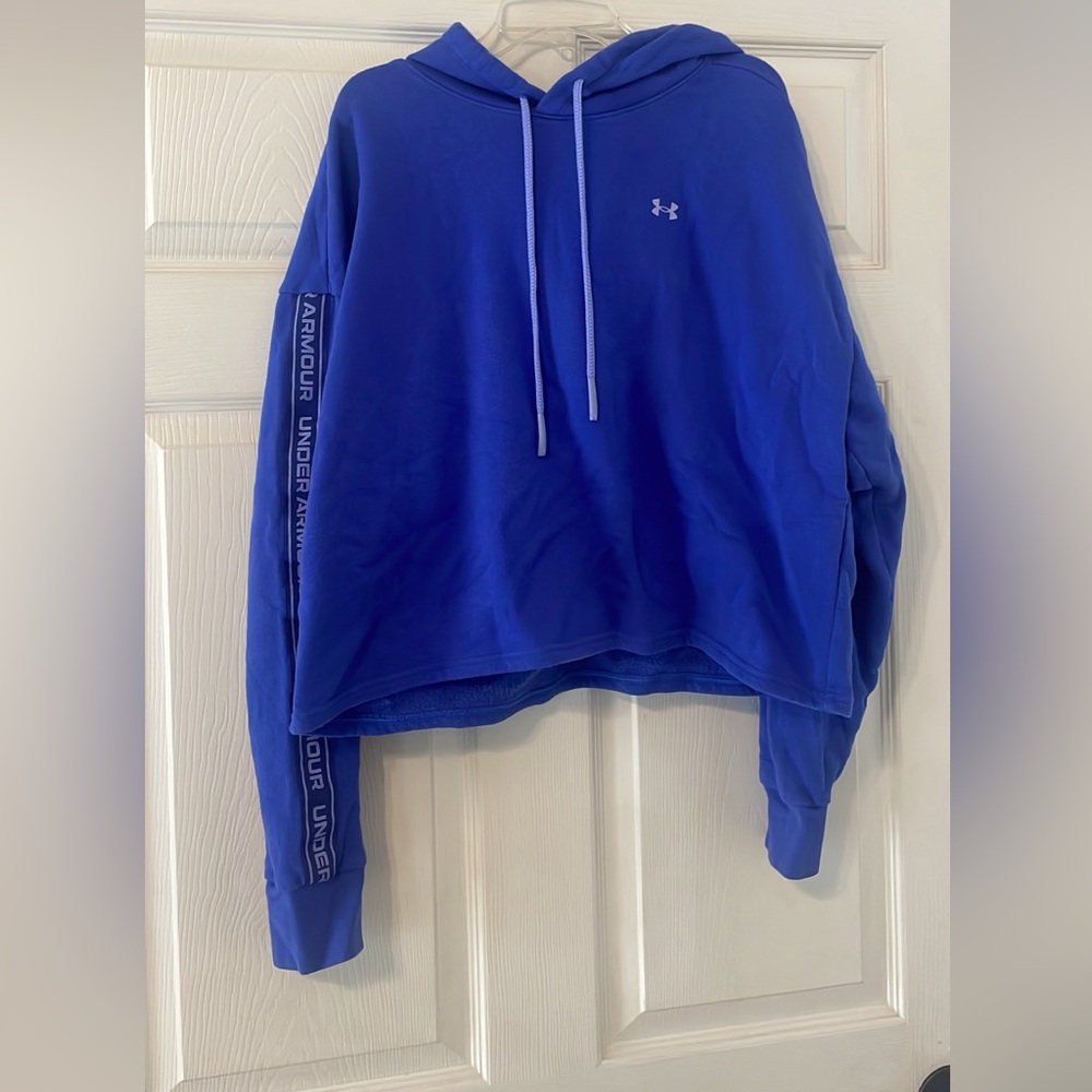 Blue cropped sweatshirt